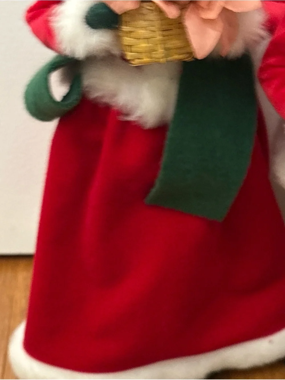Byers Choice The Carolers Santa & Mrs Claus Christmas 12